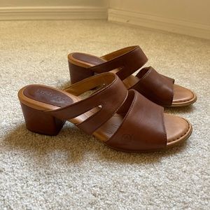 Brown leather Born sandals 7M